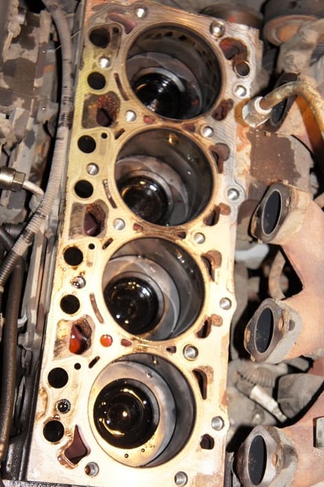Двигатель Cummins 4ISBe в ремонте-1